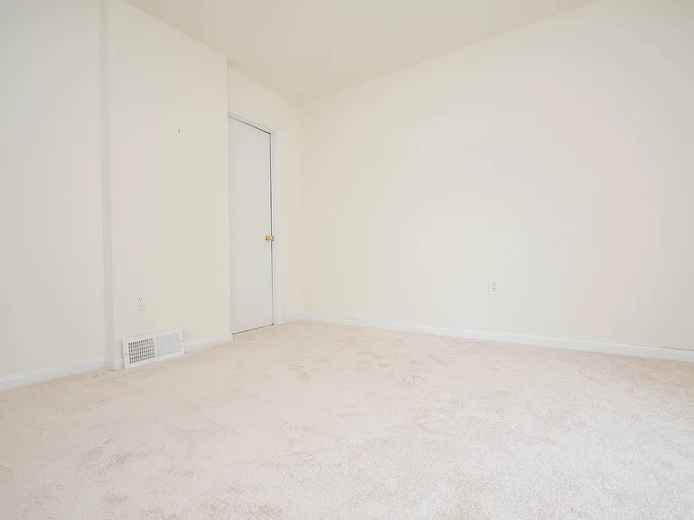 122 Roberts Ln #400 — Photo 11