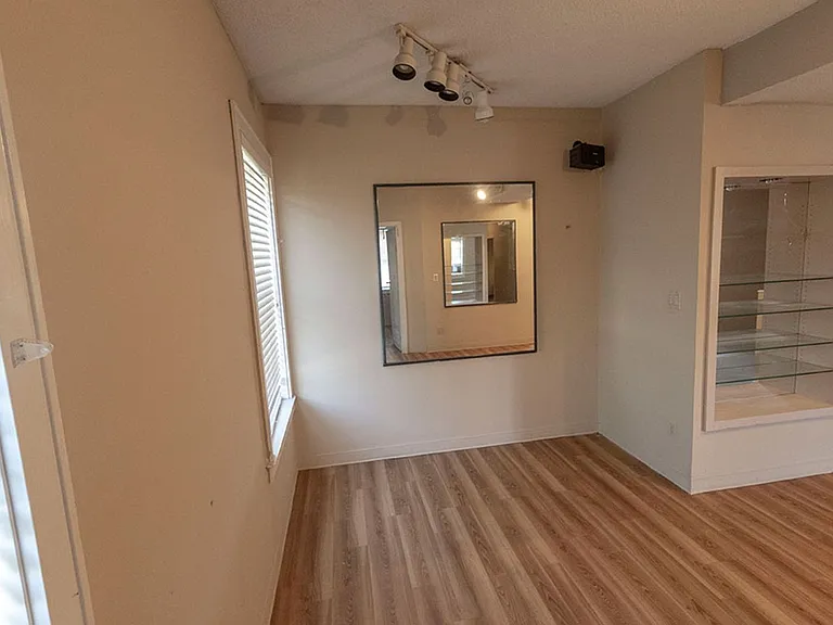 1110 E Broadway #B — Photo 9