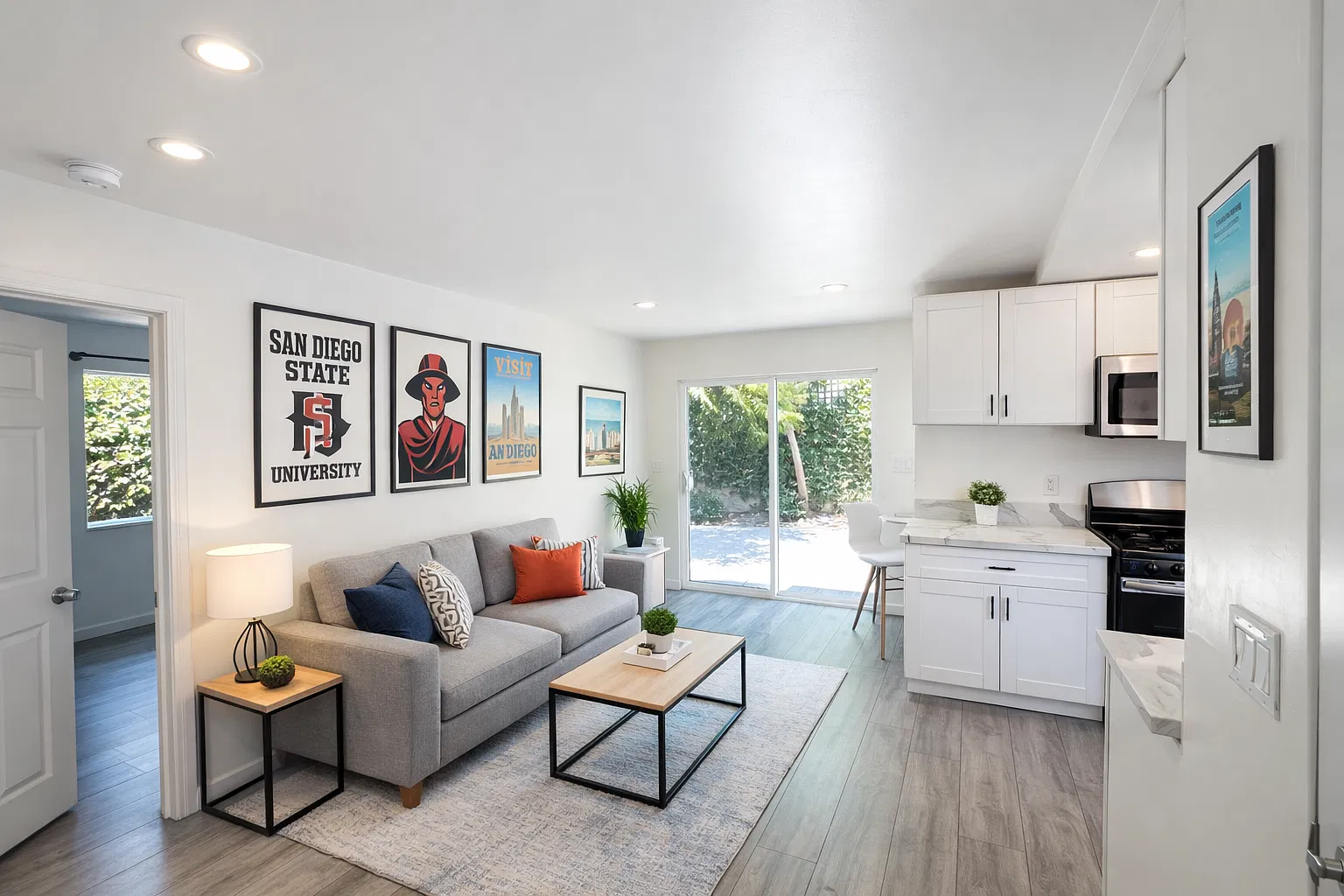 3 bed, 900 sqft, $3,400 — Photo 1