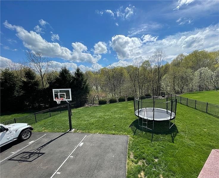 2nd image of 129 Amberwoods Dr