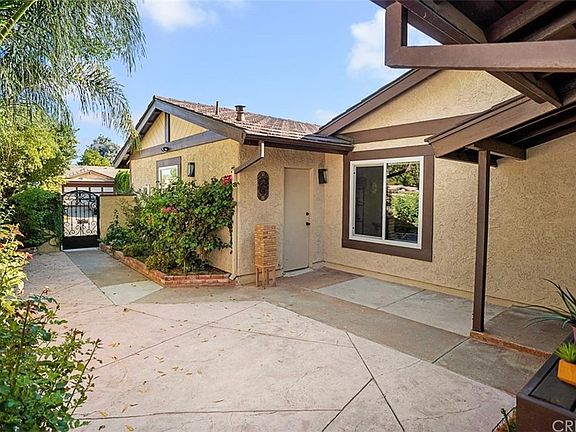 2nd image of 25727 Leticia Dr