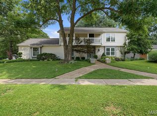 2156 Courtleigh Ln, Chesterfield, MO 63017