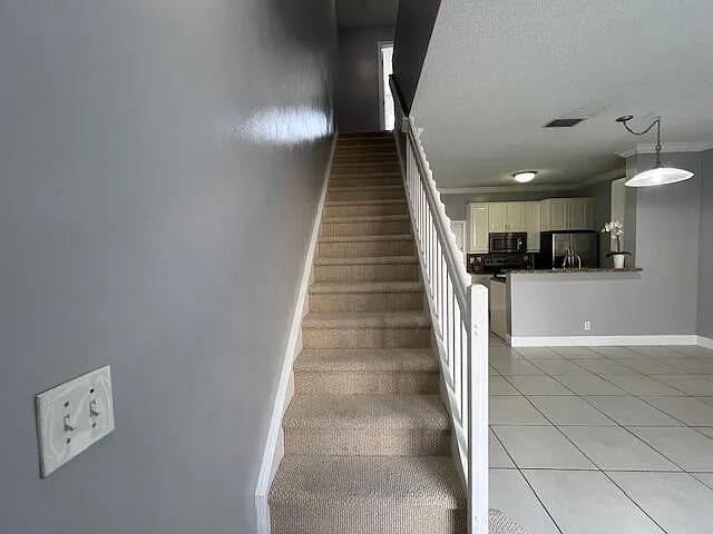 2163 Madeira Dr — Photo 10