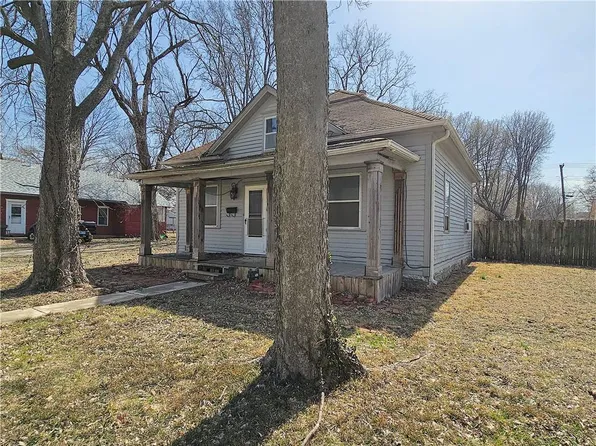 330 W 2nd Ave, Garnett, KS 66032