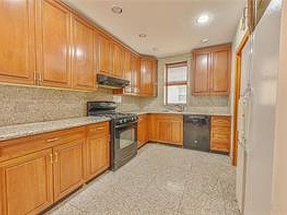 4th image of 1721 W 13th St #3