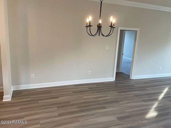 5th image of 119 Elmwood Meadows Dr
