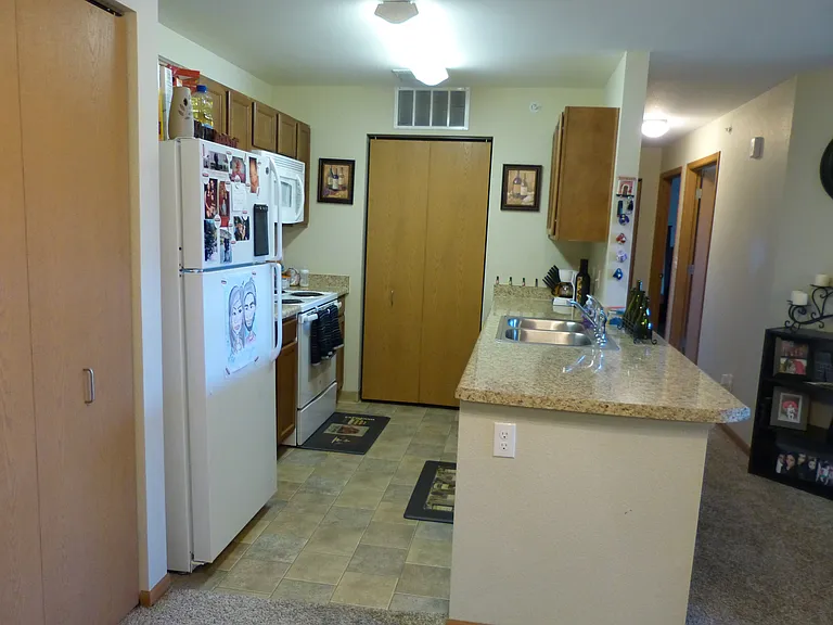 Creekside Apartments — Photo 6