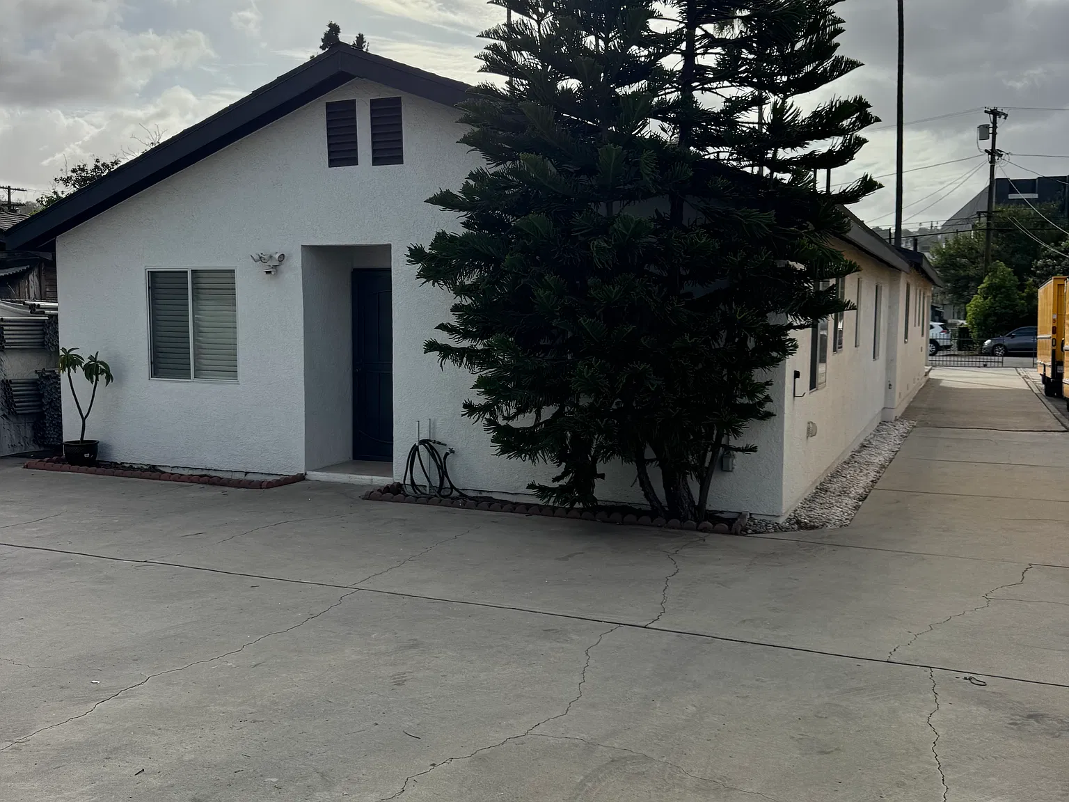 2 bed, 825 sqft, $3,500 — Photo 2
