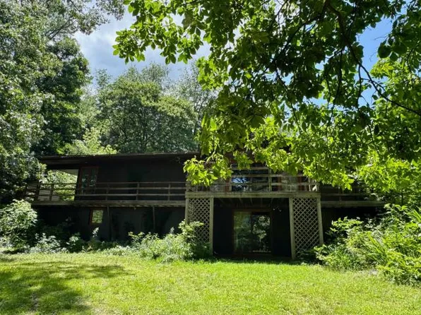 527 N Main St, Russell, PA 16345