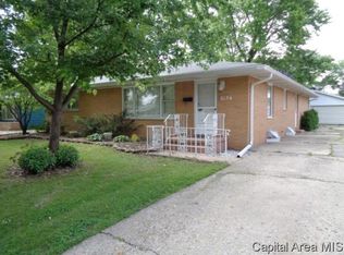 2124 Blackhawk Rd, Springfield, IL 62702