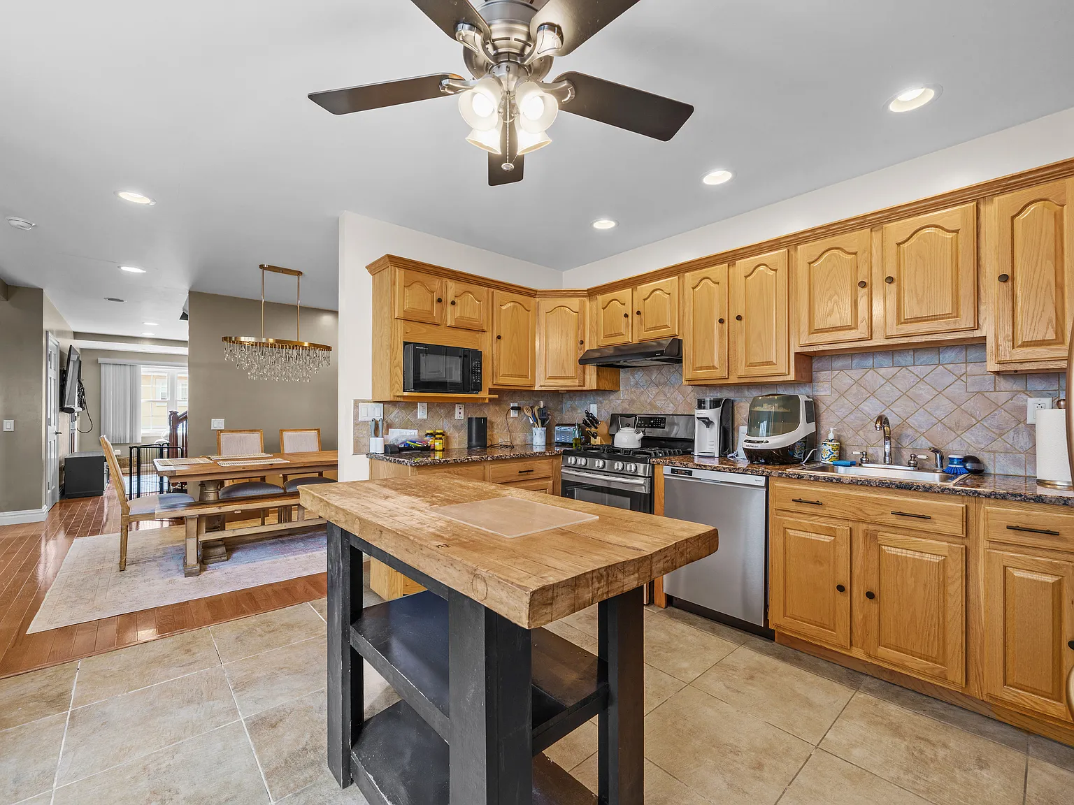 1 bed, 1350 sqft, $2,400 — Photo 4
