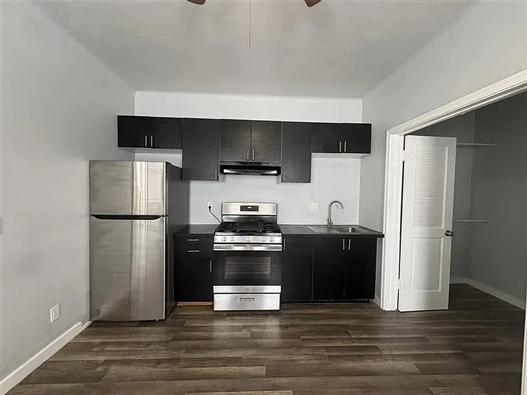 1000 Redondo Ave — Photo 5