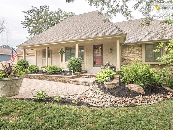 Beautiful Lanscaping!