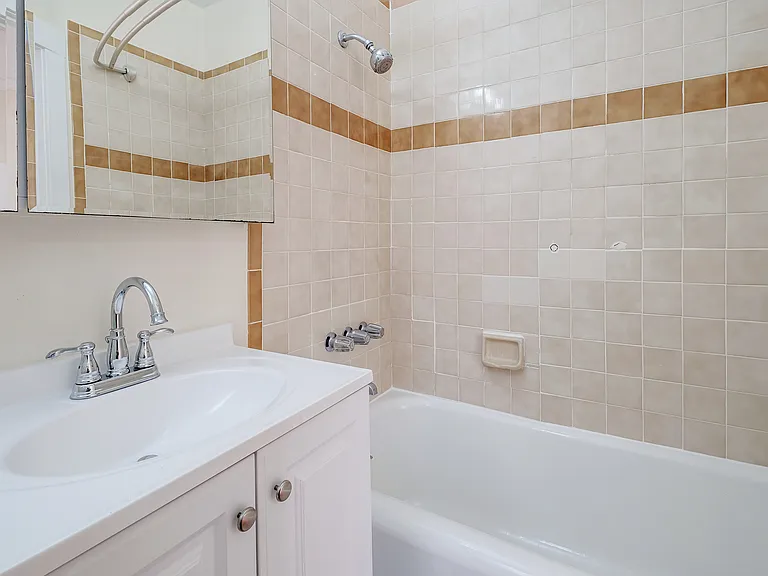 1586 Chestnut St — Photo 16