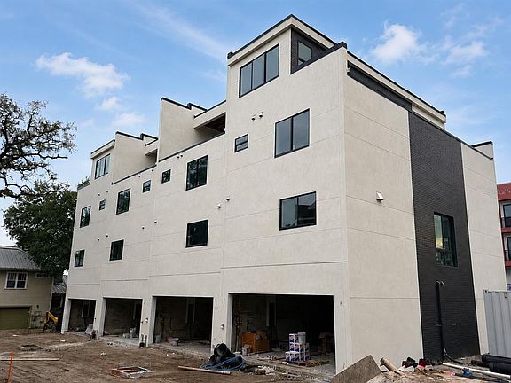 3rd image of 2119 N OLA AVENUE #2
