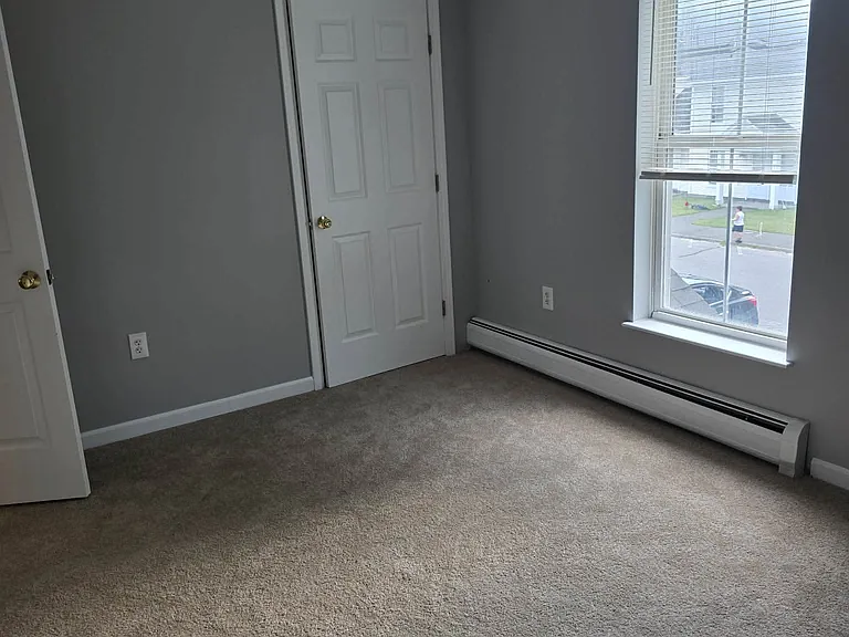 18 Main St #6 — Photo 7