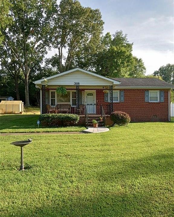 1st image of 318 Bedford Dr