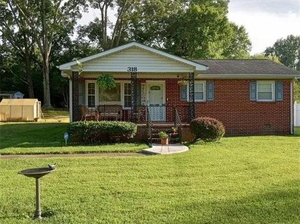318 Bedford Dr, Eden, NC 27288