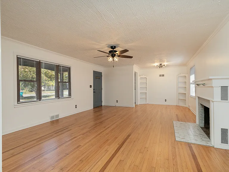 1504 S Rogers Ave — Photo 8