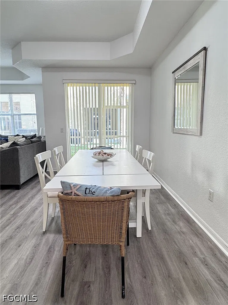 3 bed, 2.5 bath, 1901 sqft, $2,200 — Photo 3