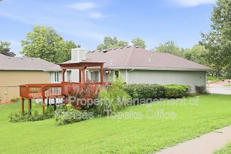 4 bed, 3.0 bath, 2280 sqft, $3,000 — Photo 2