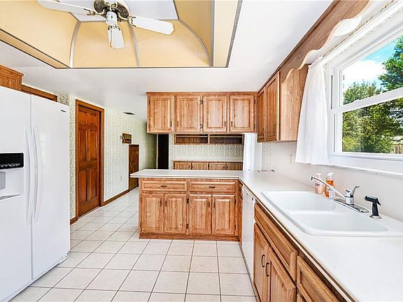 3rd image of 3621 Northglen Dr #1