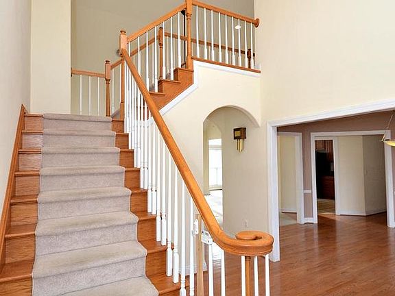 3rd image of 47915 Kittamaquund Ln