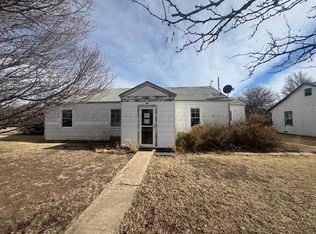410 Maple St, Darrouzett, TX 79024