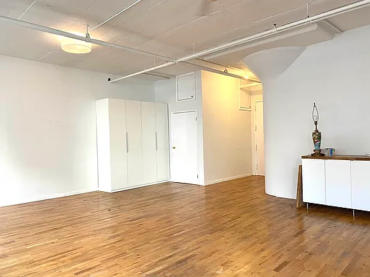 Rented by EXR | media 9