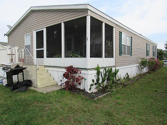 3rd image of 3921 Woodbine Dr