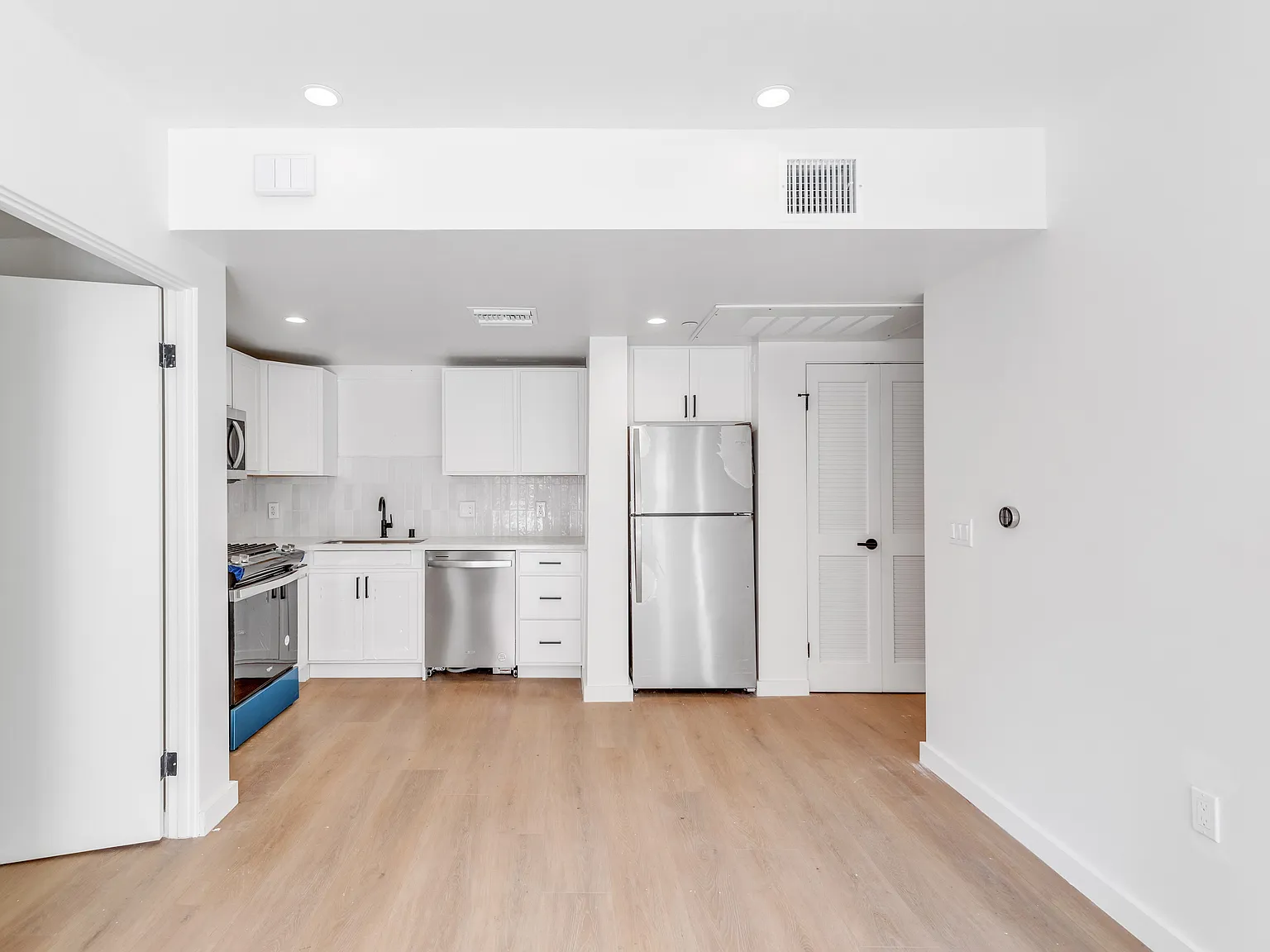 2 bed, $4,150 — Photo 4