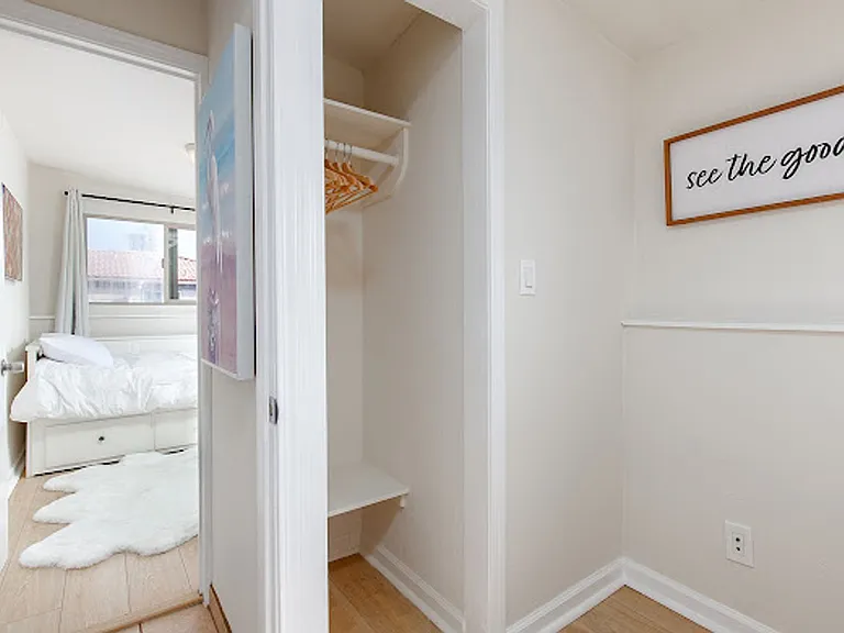 725 Santa Barbara Pl — Photo 30