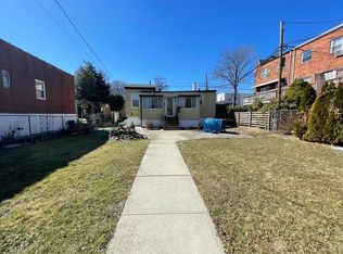 7712 76th St, Ridgewood, NY 11385
