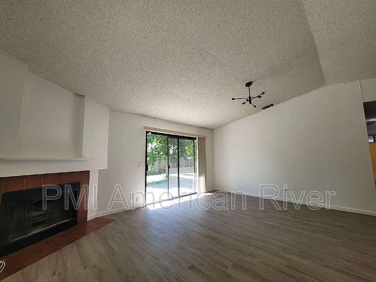 7396 Marani Way — Photo 3