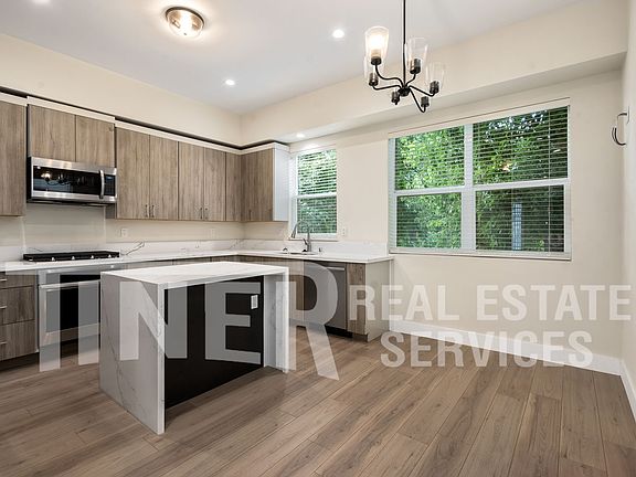 2nd image of 425 G St