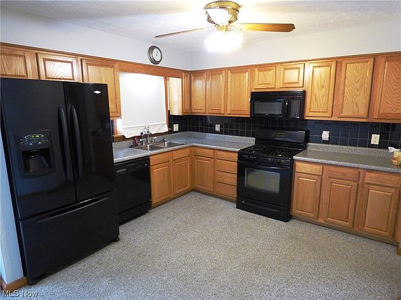 3rd image of 180 Wrenfield Dr