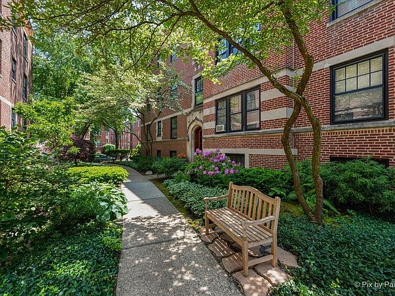 3rd image of 726 Hinman Ave APT 2E