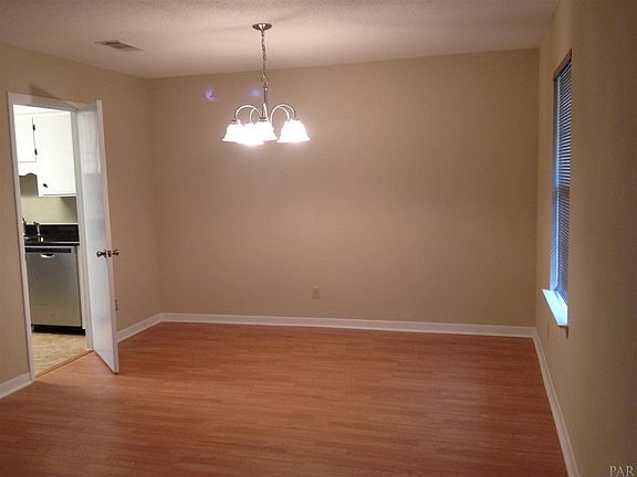 4th image of 3621 Tiger Point Blvd