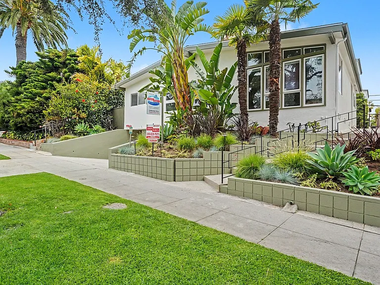 827 15th St - steps to Montana Ave in Santa Monica! — Photo 24