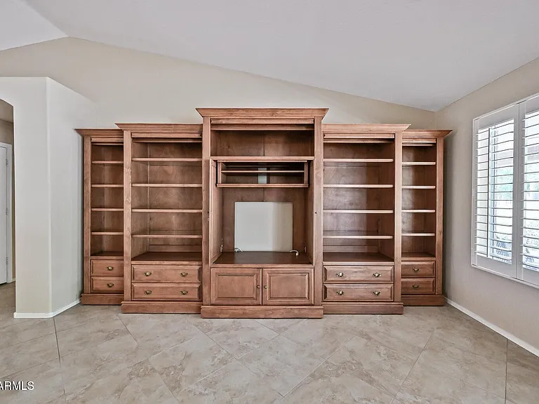 9222 E Crystal Dr — Photo 5