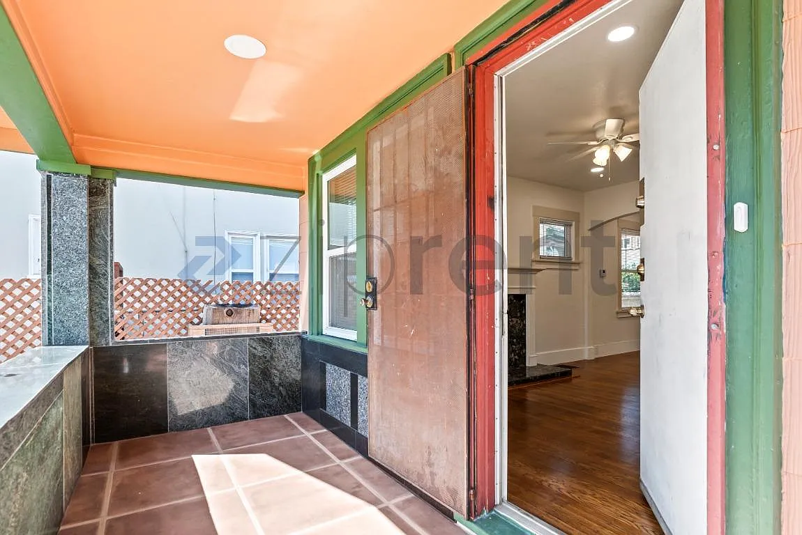 2 bed, 980 sqft, $3,300 — Photo 3