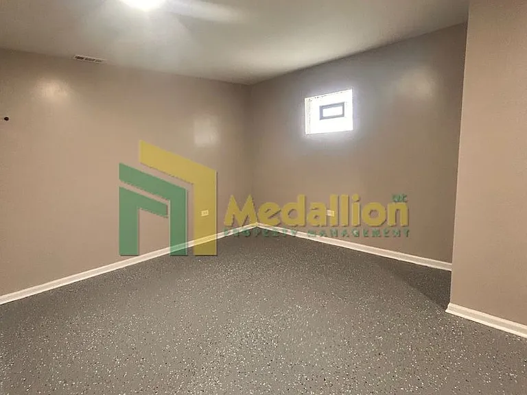 5954 S Maplewood Ave — Photo 18