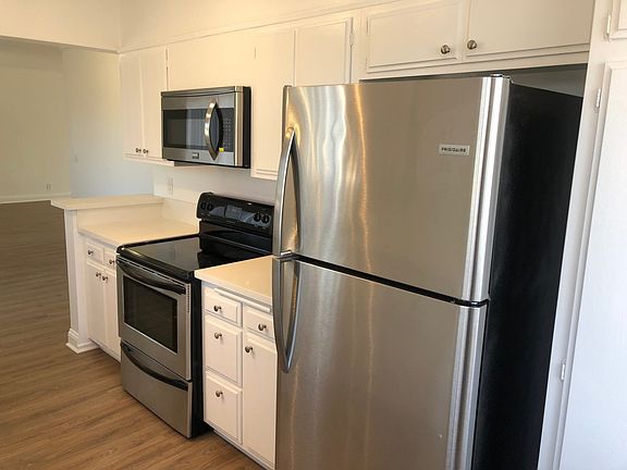 5th image of 6100 Buckingham Pkwy Unit 403