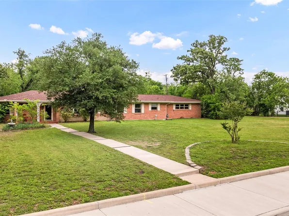 1016 Francis Dr, College Station, TX 77840