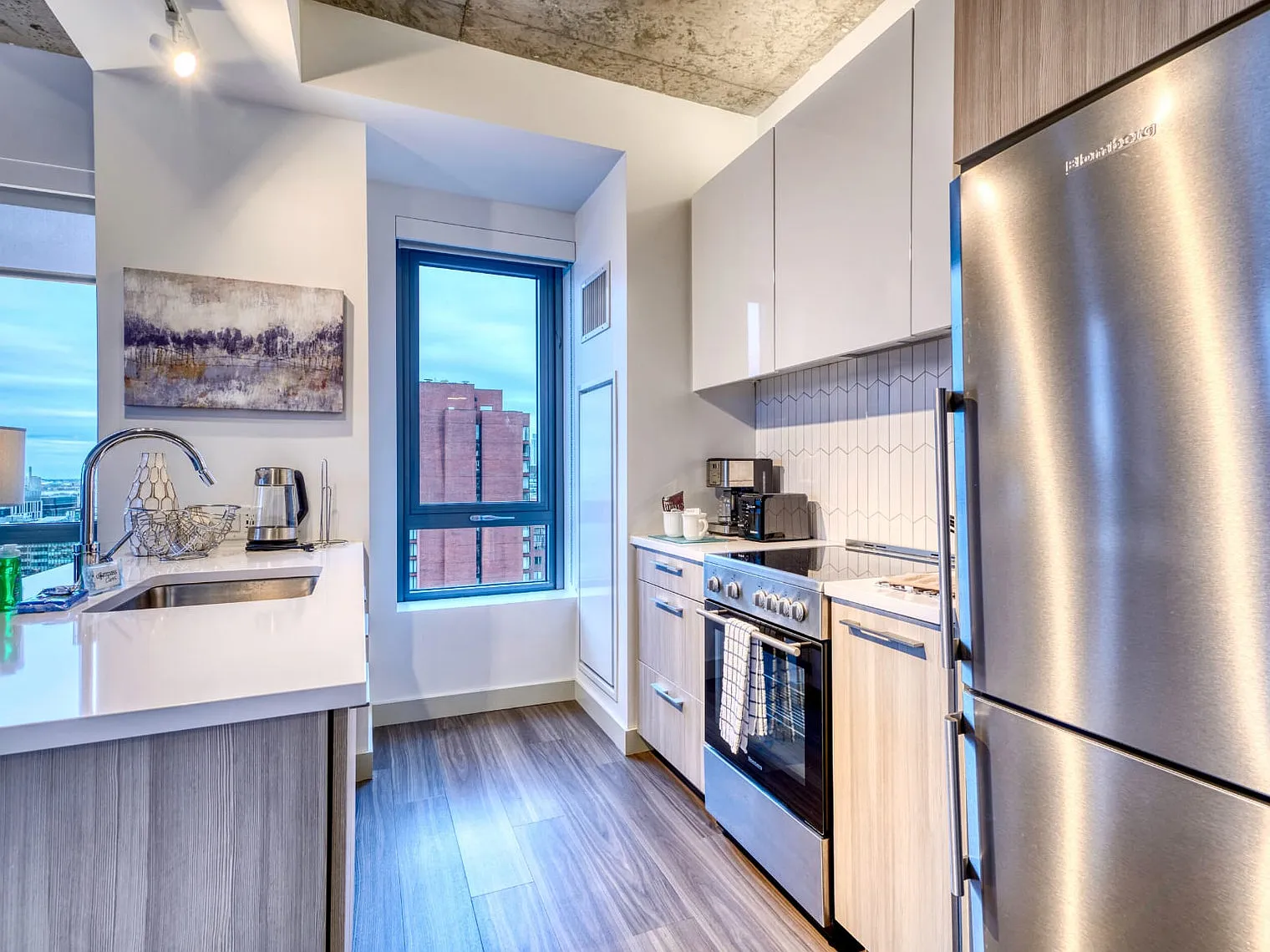 2 bed, 2.0 bath, 828 sqft, $7,645 — Photo 4