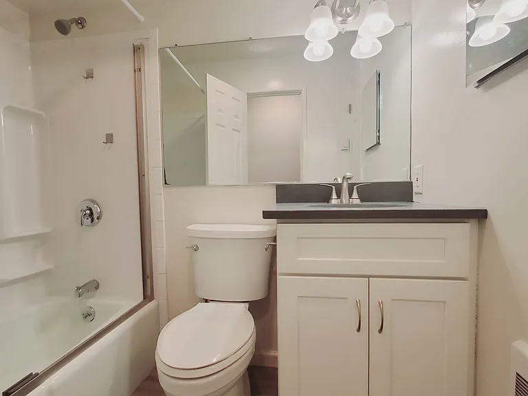 696 Hope St — Photo 4