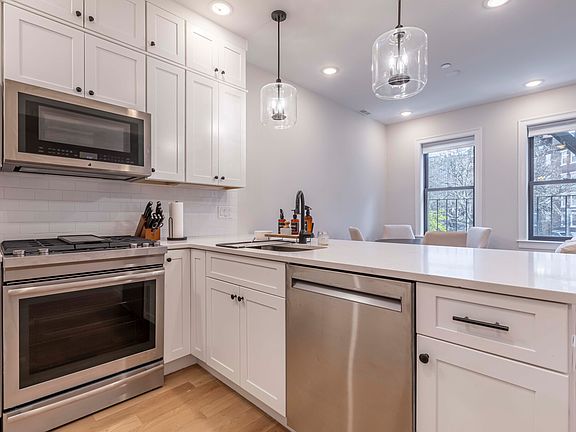 4th image of 114 Prince St APT 2