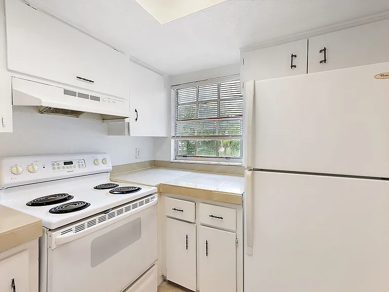 430 Euclid Ave #3 — Photo 4