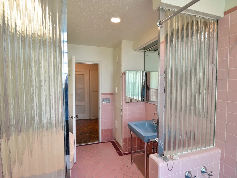 4028 Ledgewood Dr — Photo 13