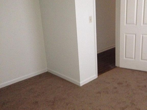 3rd image of 865 Crawford Ave